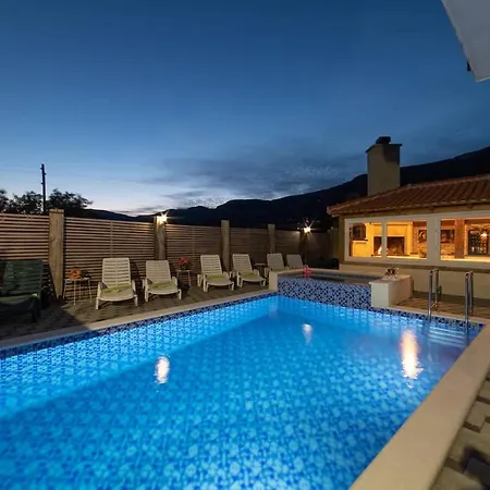 Chester With Heated Pool *