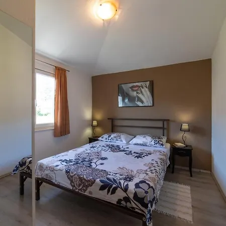 Chester With Heated Pool Holiday home *