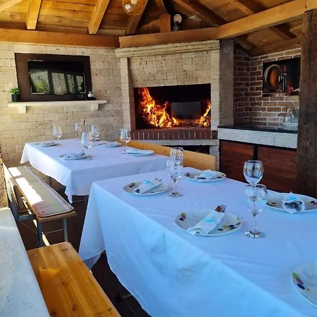 Chester With Heated Pool * Kastela