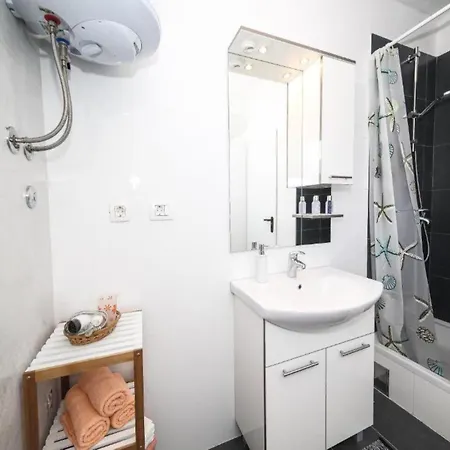 Holiday home Chester With Heated Pool Kastela
