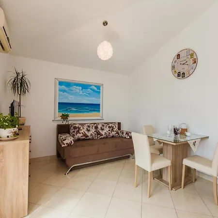 Semesterbostad Chester With Heated Pool *