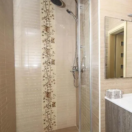 Chester With Heated Pool Holiday home