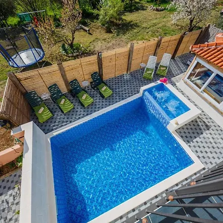 Chester With Heated Pool Semesterbostad *