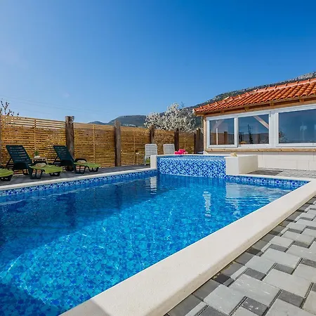 Chester With Heated Pool
