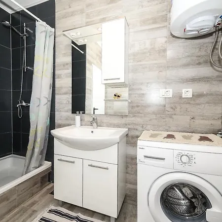 Chester With Heated Pool Holiday home Kastela